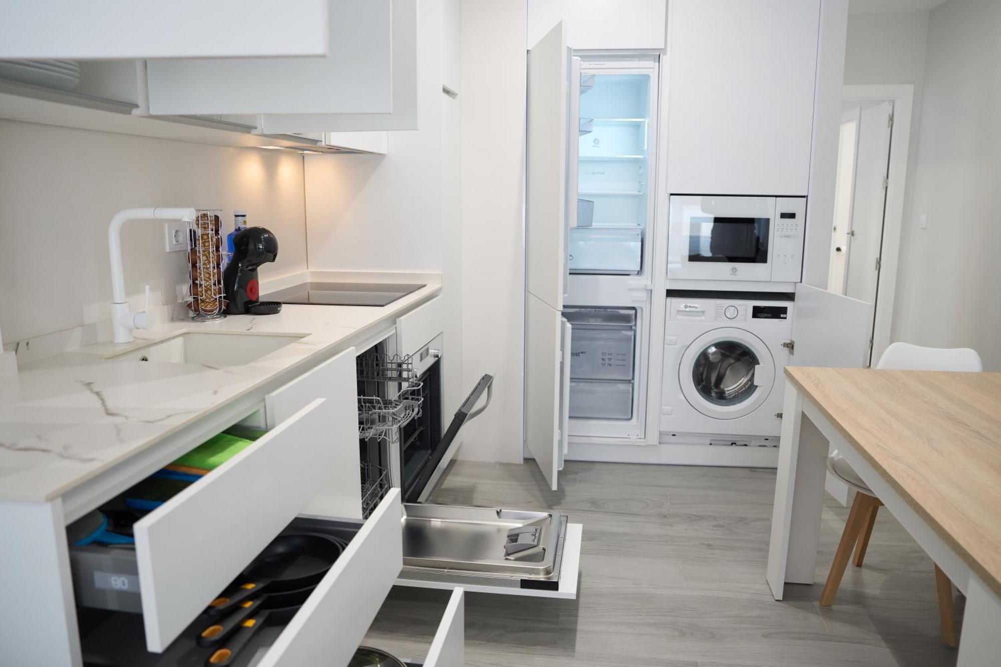 Paseo Maritimo - Apartamento A Estrenar, A Pie De Playa, Con 2 Banos Almería Exterior photo